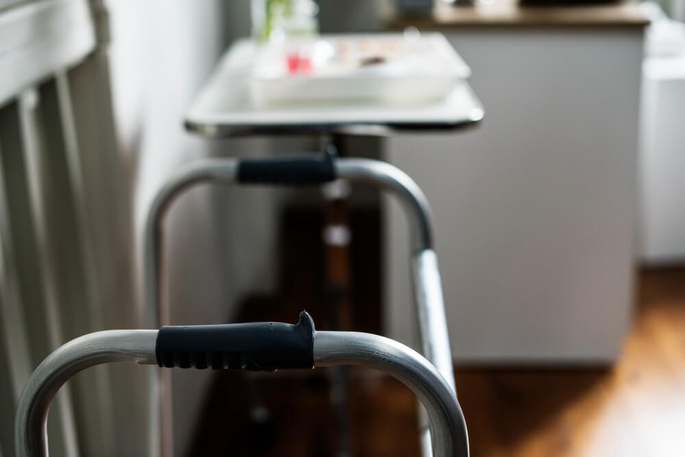 Muletas de aluminio para uso temporal: comprar o alquilar