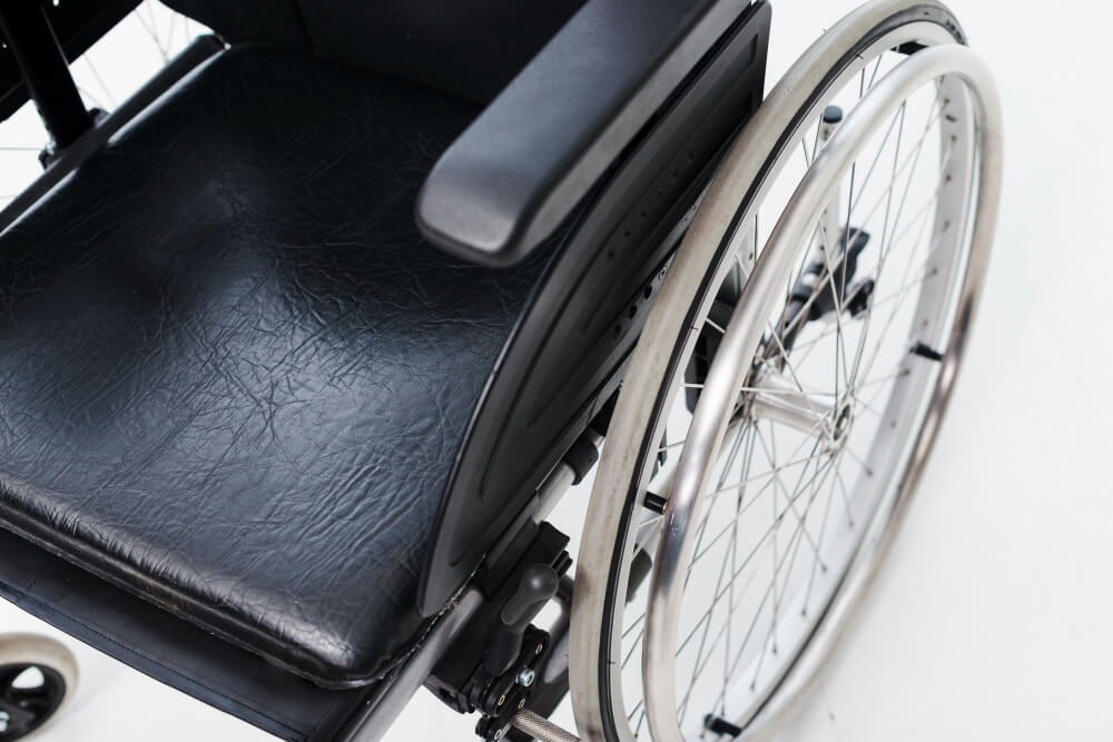¿Qué debo considerar antes de alquilar una silla de ruedas?